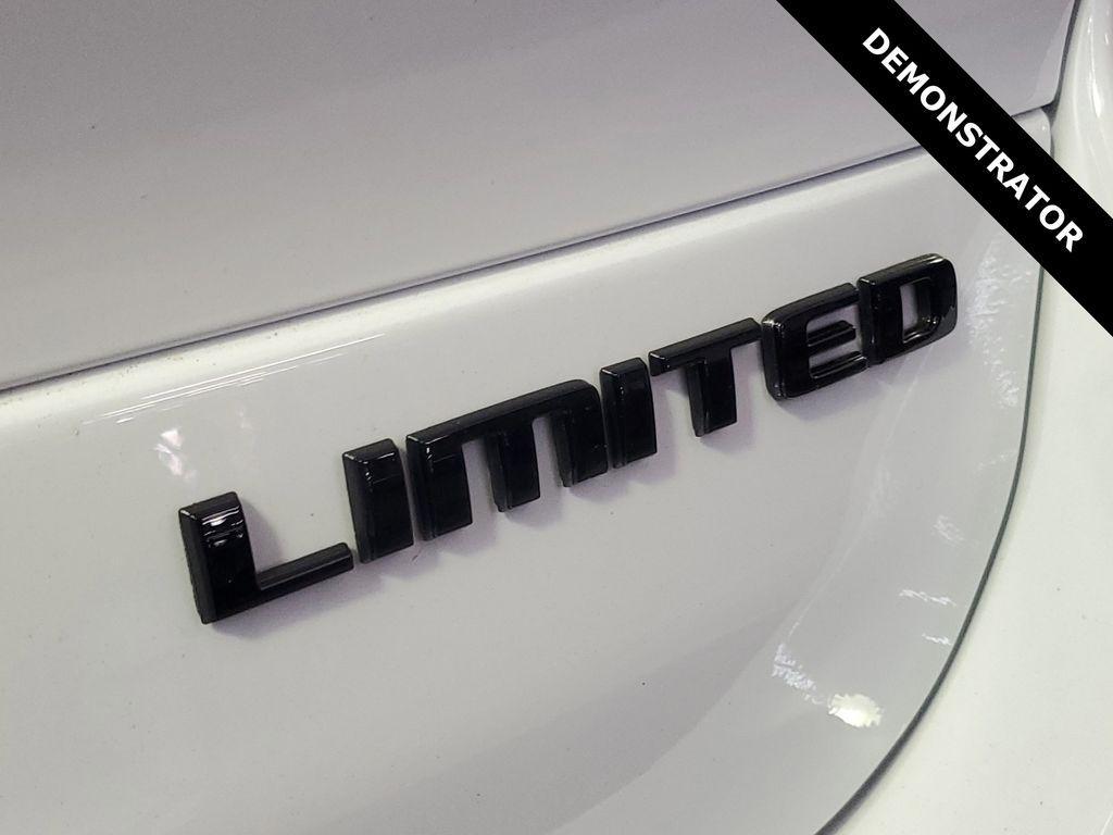 new 2025 Jeep Grand Cherokee L car, priced at $39,489
