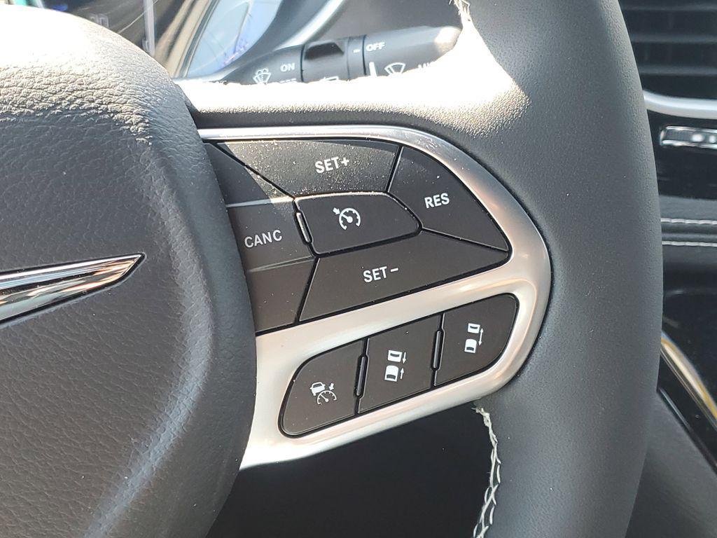 new 2025 Chrysler Pacifica car