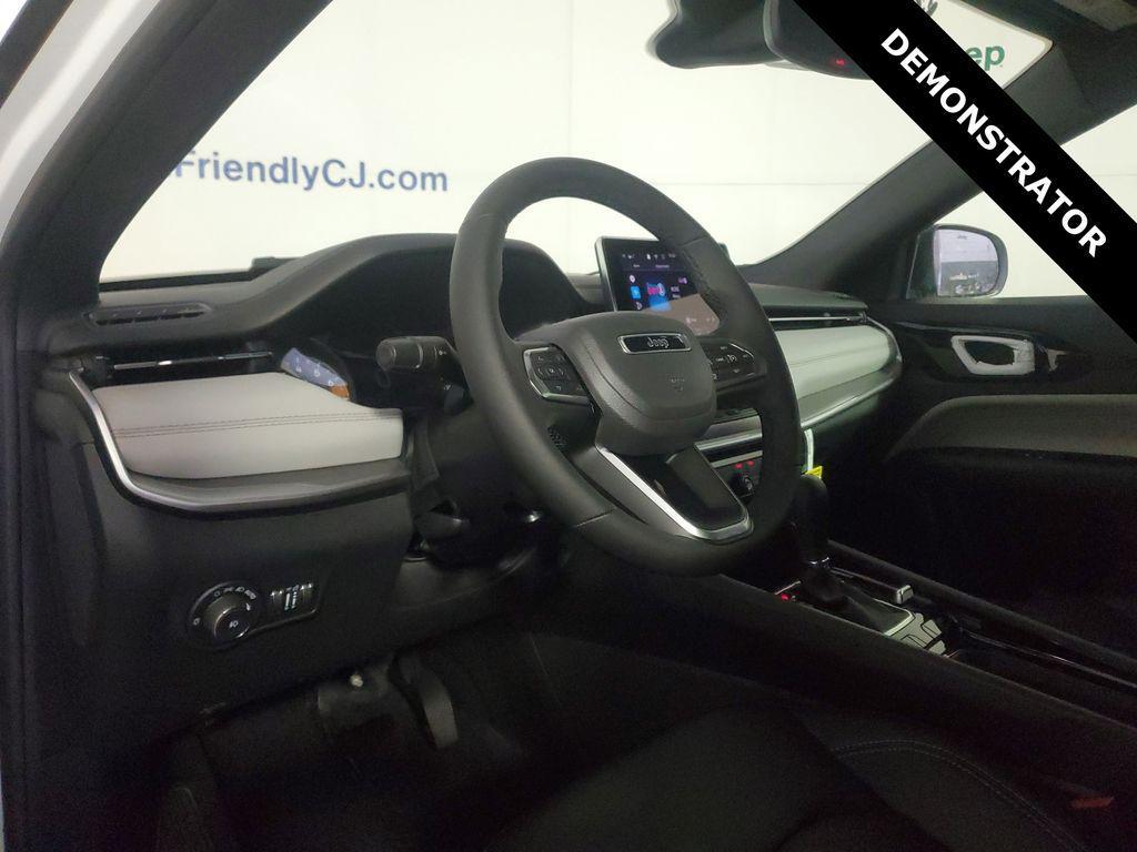 new 2025 Jeep Compass car, priced at $28,989