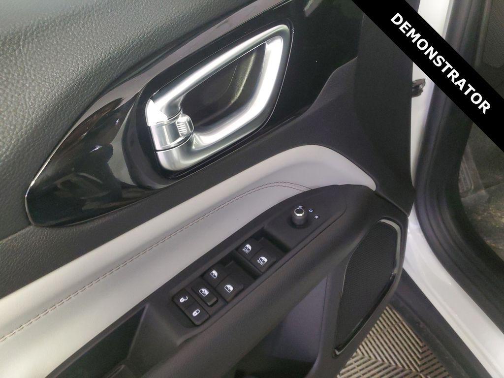 new 2025 Jeep Compass car, priced at $28,989