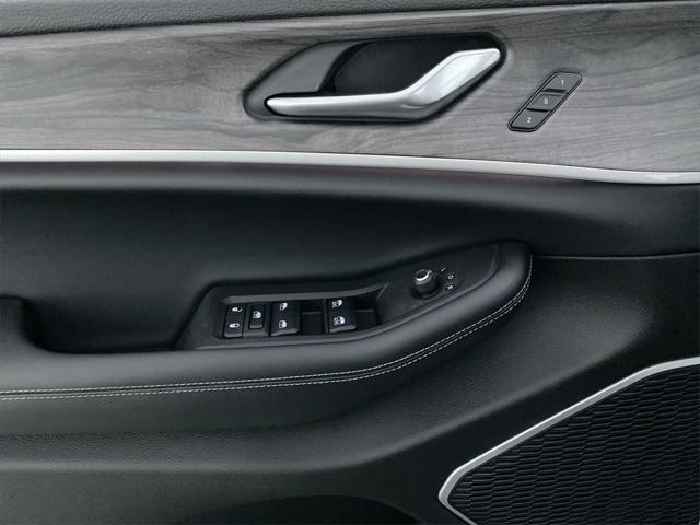 new 2025 Jeep Grand Cherokee car, priced at $41,846
