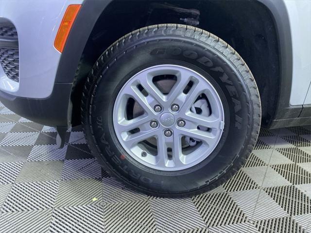 new 2025 Jeep Grand Cherokee car, priced at $38,175