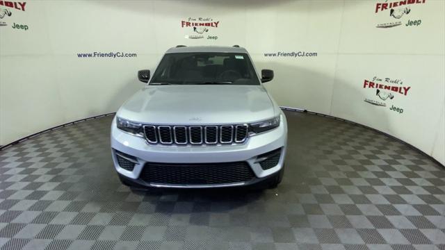 new 2025 Jeep Grand Cherokee car, priced at $38,175