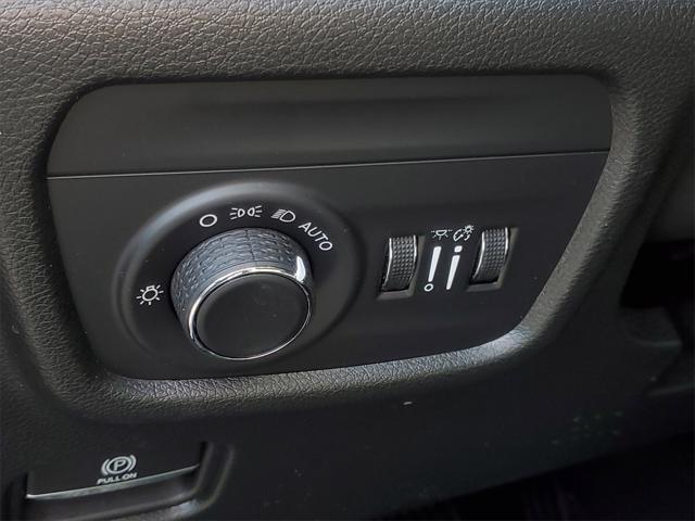used 2022 Jeep Grand Cherokee car, priced at $35,039