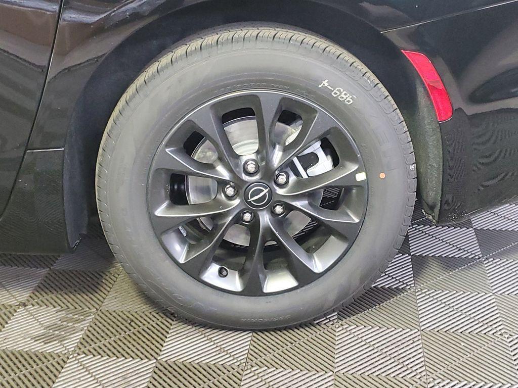 new 2025 Chrysler Pacifica car, priced at $40,993