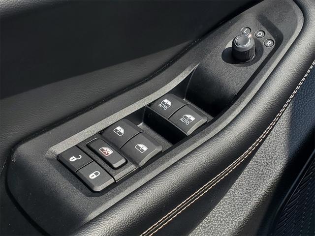 used 2023 Jeep Grand Cherokee car, priced at $35,289