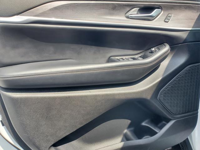 used 2023 Jeep Grand Cherokee car, priced at $35,289