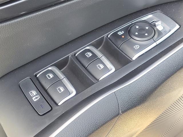 used 2025 Kia Sorento car, priced at $31,920