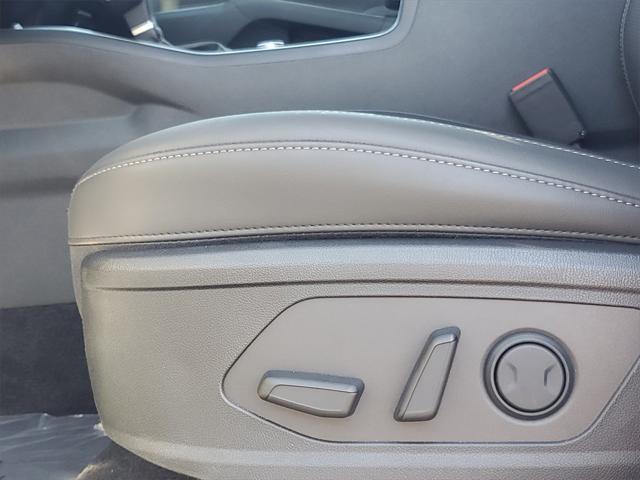 used 2025 Kia Sorento car, priced at $31,920