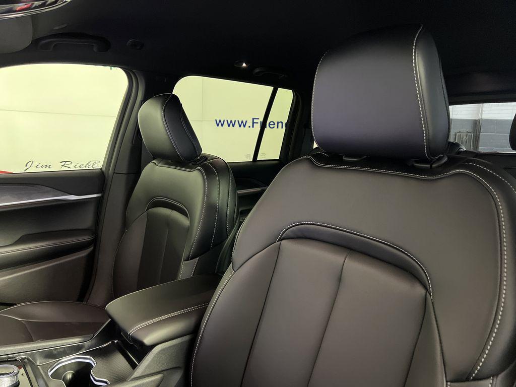 new 2025 Jeep Grand Cherokee car, priced at $40,474