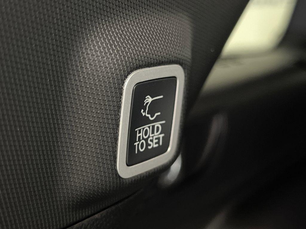 new 2025 Jeep Grand Cherokee car, priced at $40,474