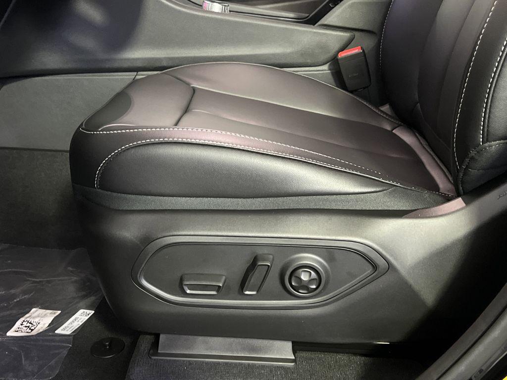 new 2025 Jeep Grand Cherokee car, priced at $40,474