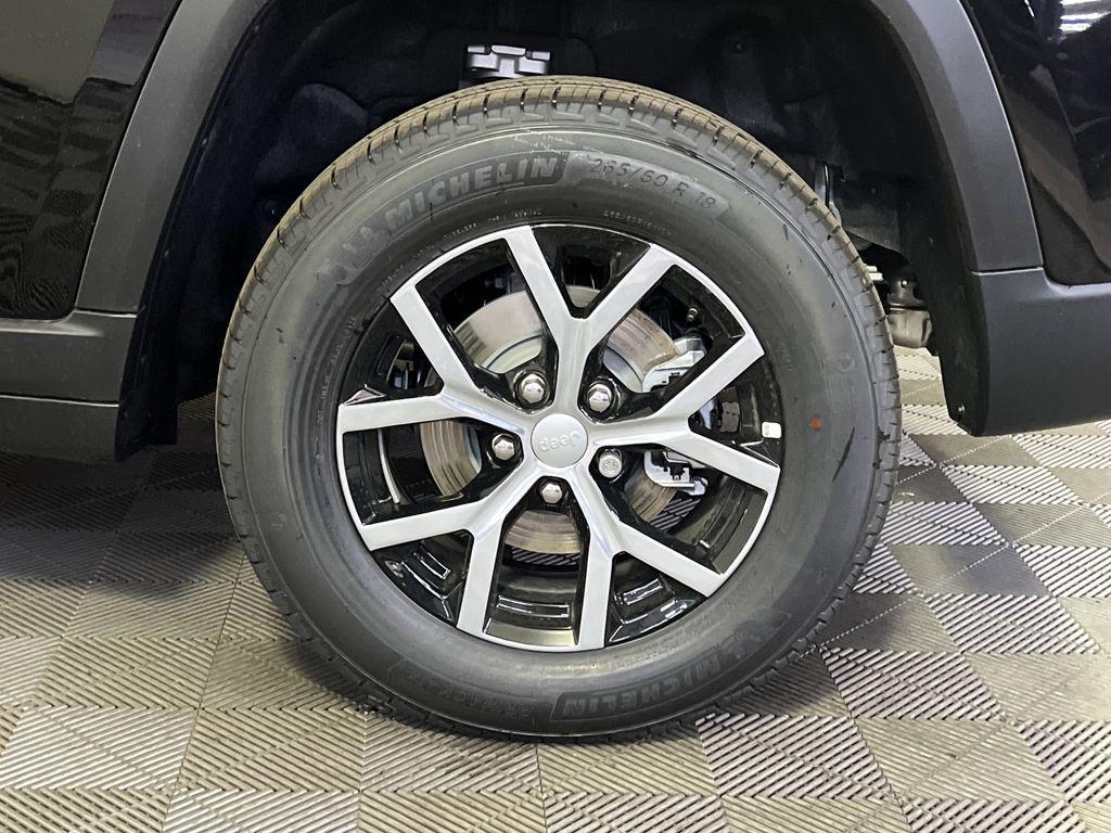 new 2025 Jeep Grand Cherokee car, priced at $40,474