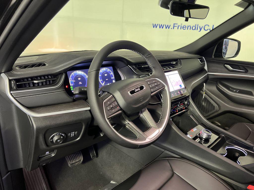 new 2025 Jeep Grand Cherokee car, priced at $40,474
