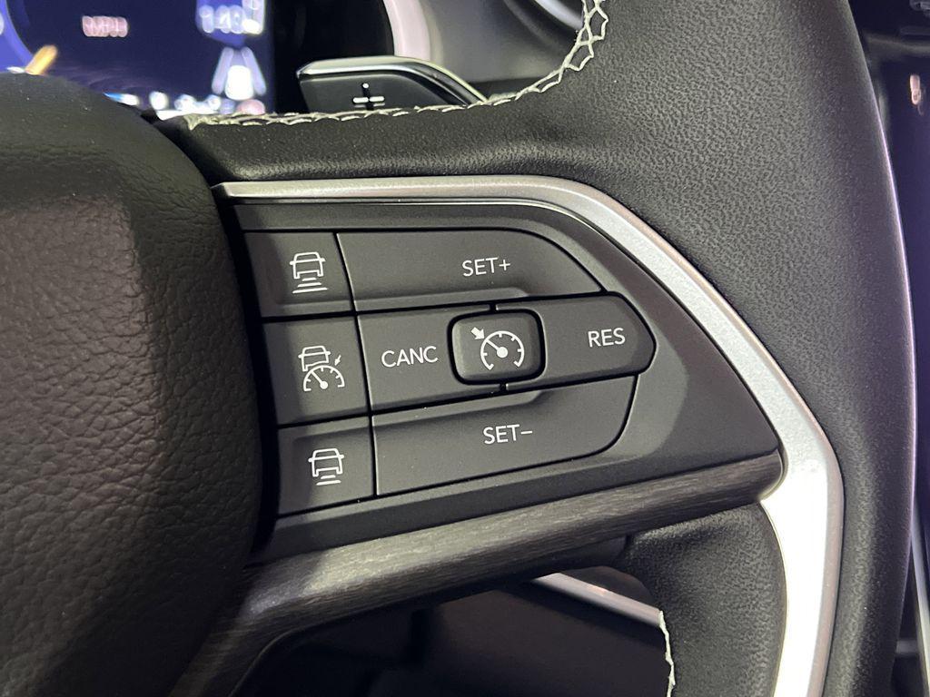 new 2025 Jeep Grand Cherokee car, priced at $40,474
