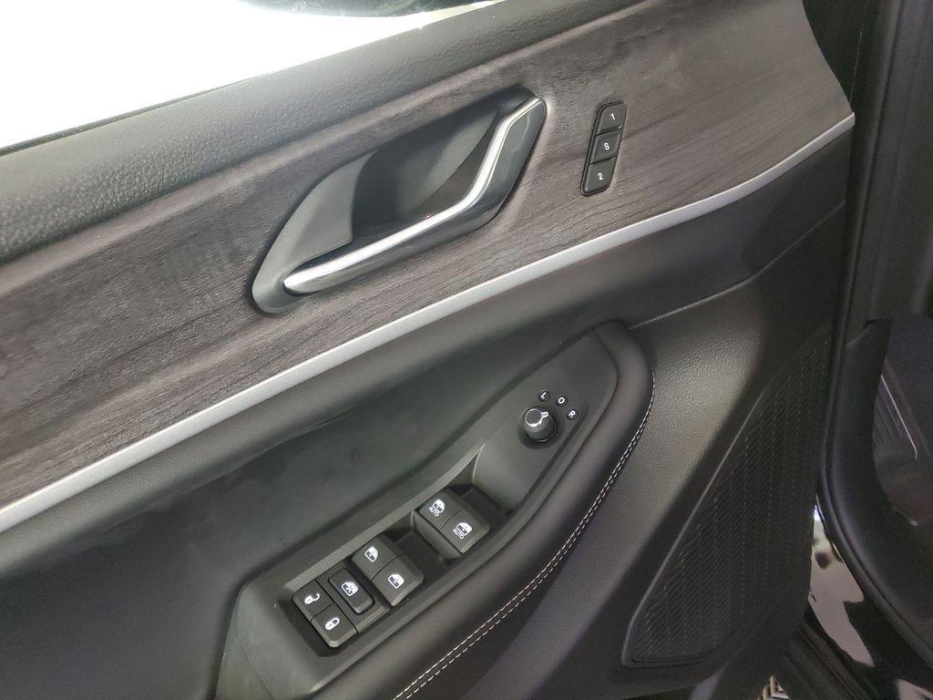 new 2025 Jeep Grand Cherokee L car, priced at $37,947