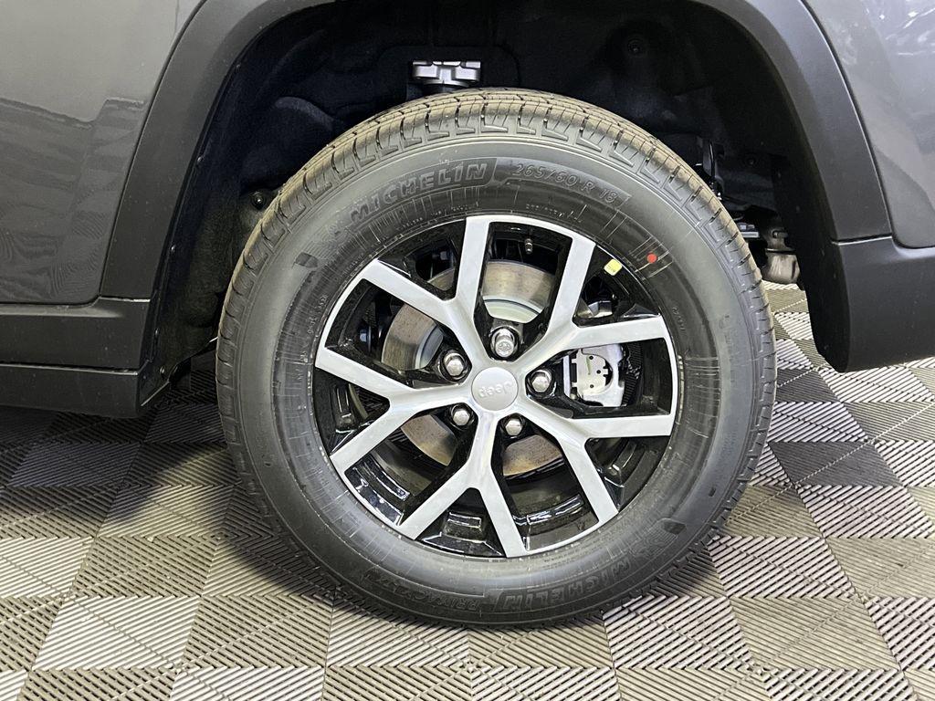 new 2025 Jeep Grand Cherokee car, priced at $40,974