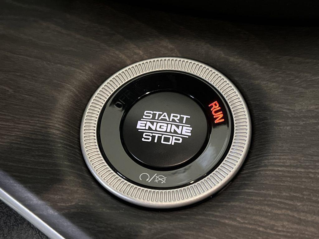 new 2025 Jeep Grand Cherokee car, priced at $40,974