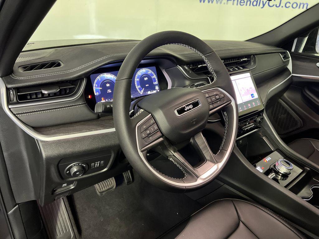 new 2025 Jeep Grand Cherokee car, priced at $40,974