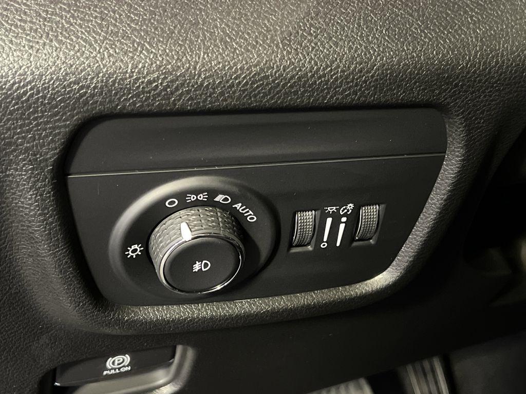 new 2025 Jeep Grand Cherokee car, priced at $40,974