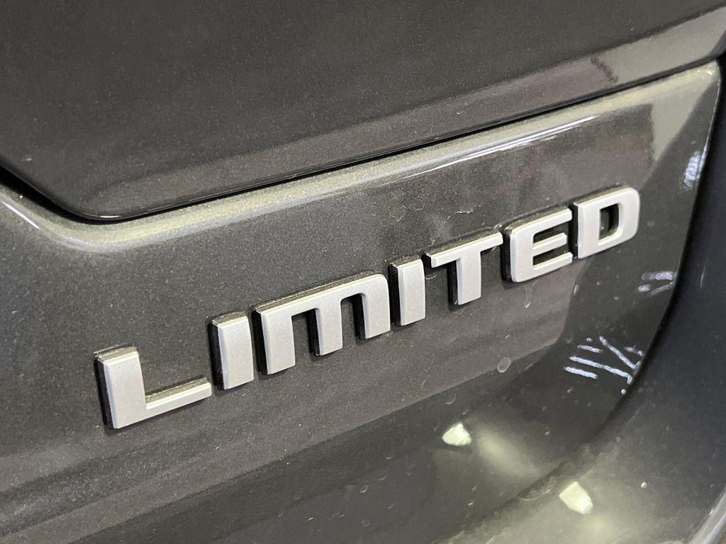 new 2025 Jeep Grand Cherokee car, priced at $40,974