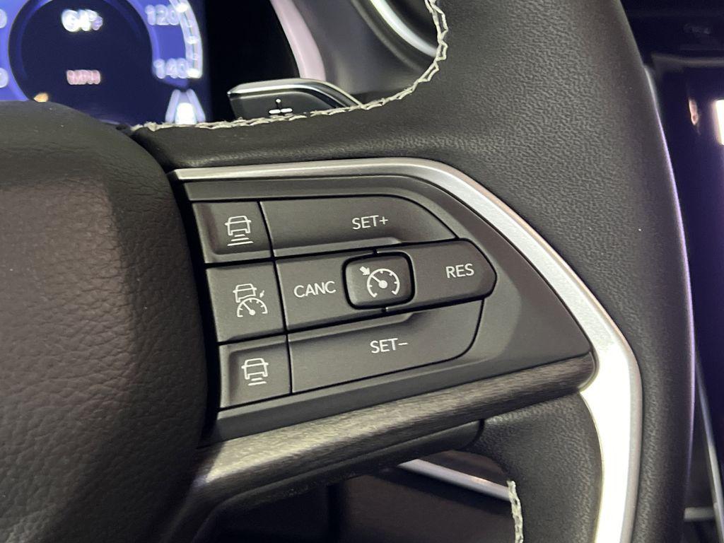 new 2025 Jeep Grand Cherokee car, priced at $40,974