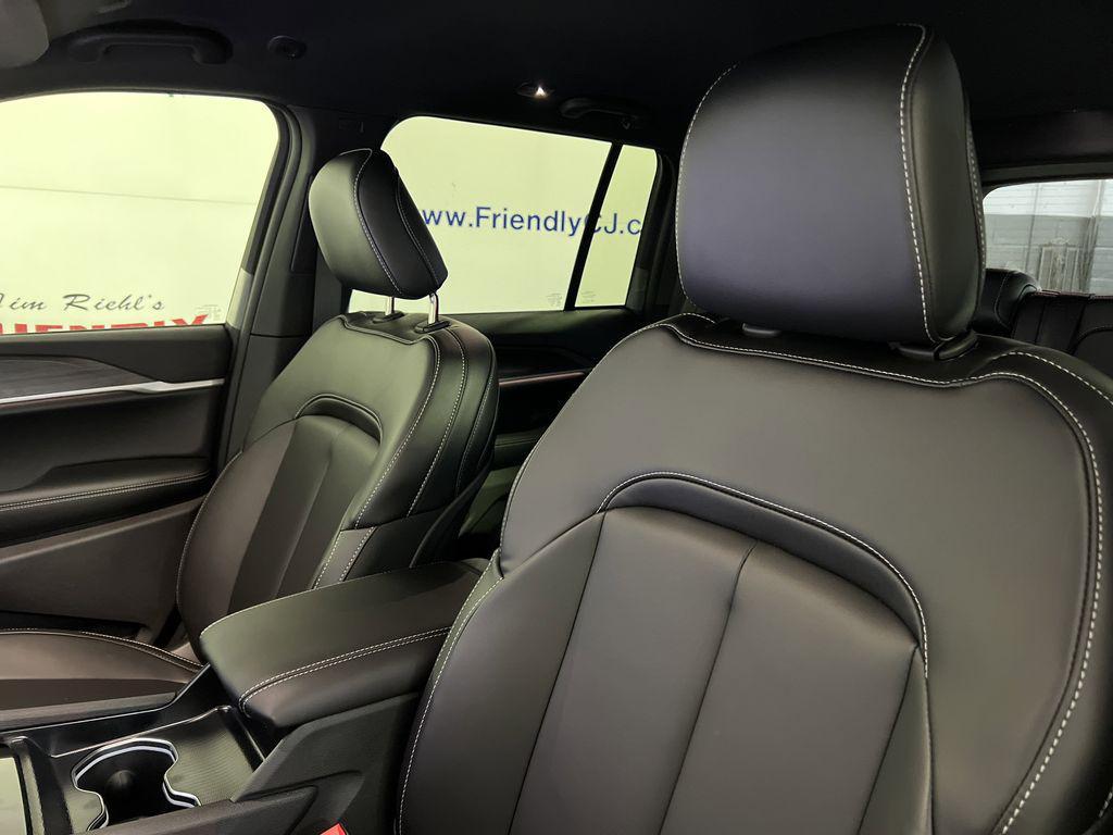 new 2025 Jeep Grand Cherokee car, priced at $40,974