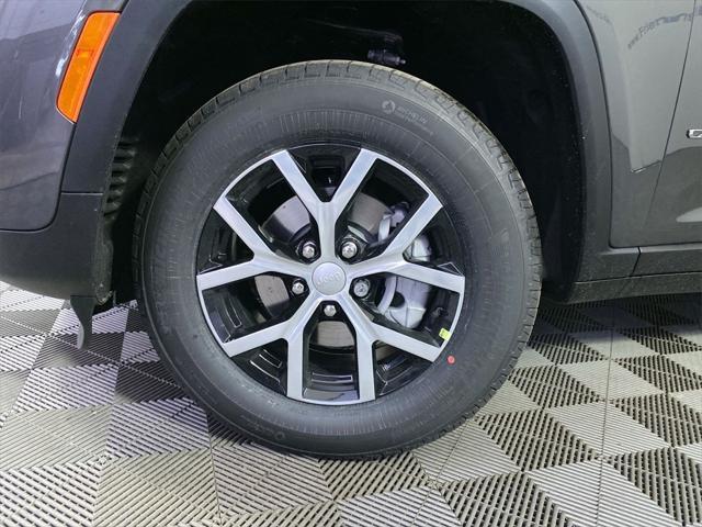 new 2025 Jeep Grand Cherokee car, priced at $41,605