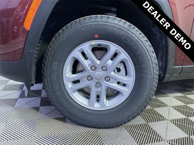 new 2025 Jeep Grand Cherokee car, priced at $35,989