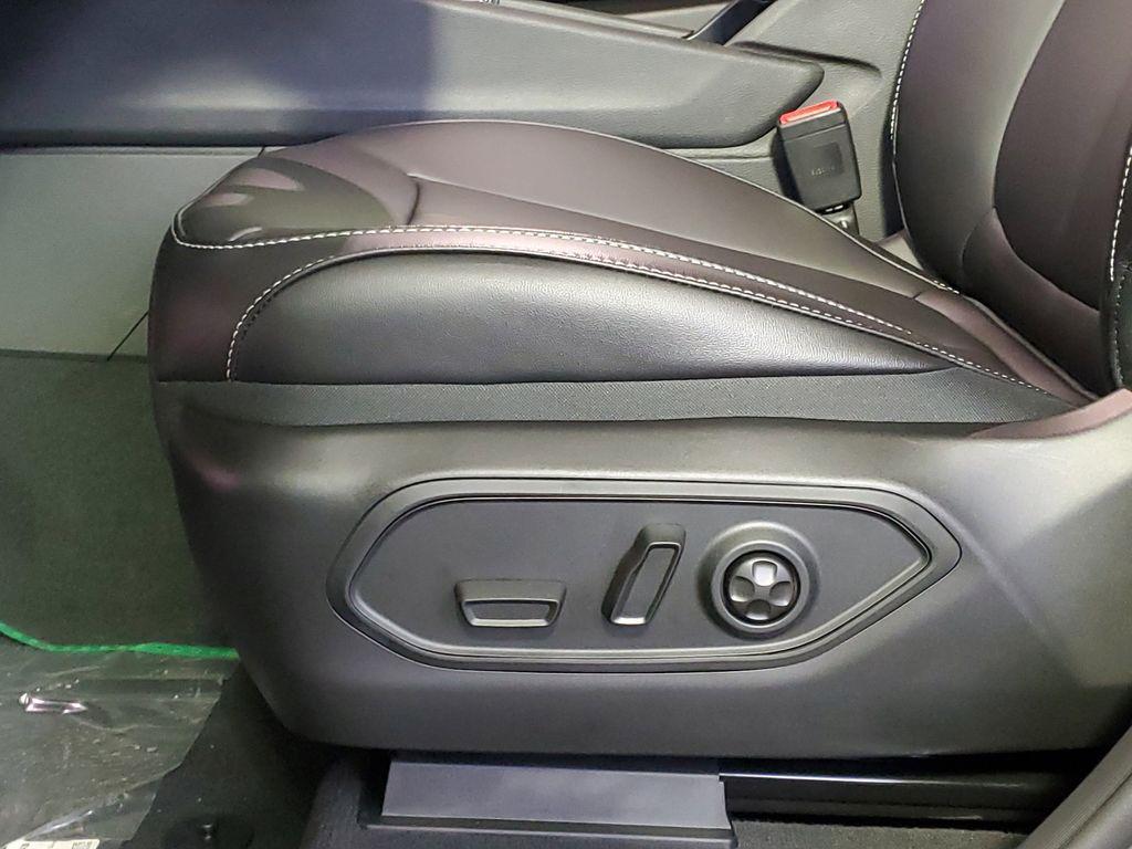 new 2025 Jeep Grand Cherokee car, priced at $37,355