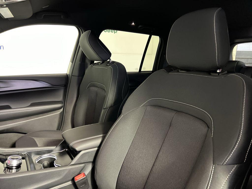 new 2025 Jeep Grand Cherokee car, priced at $38,544