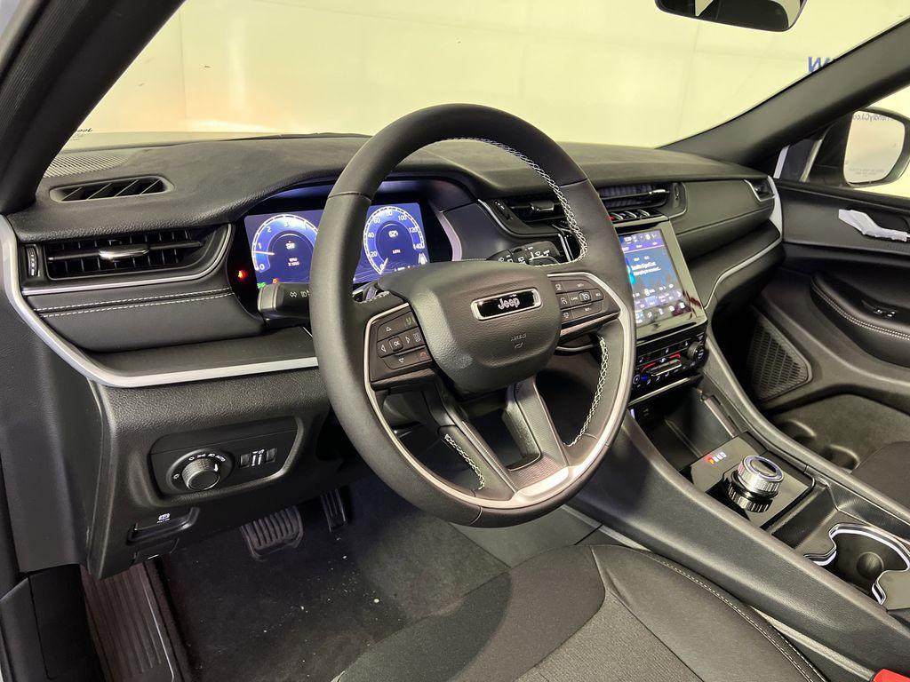 new 2025 Jeep Grand Cherokee car, priced at $38,544