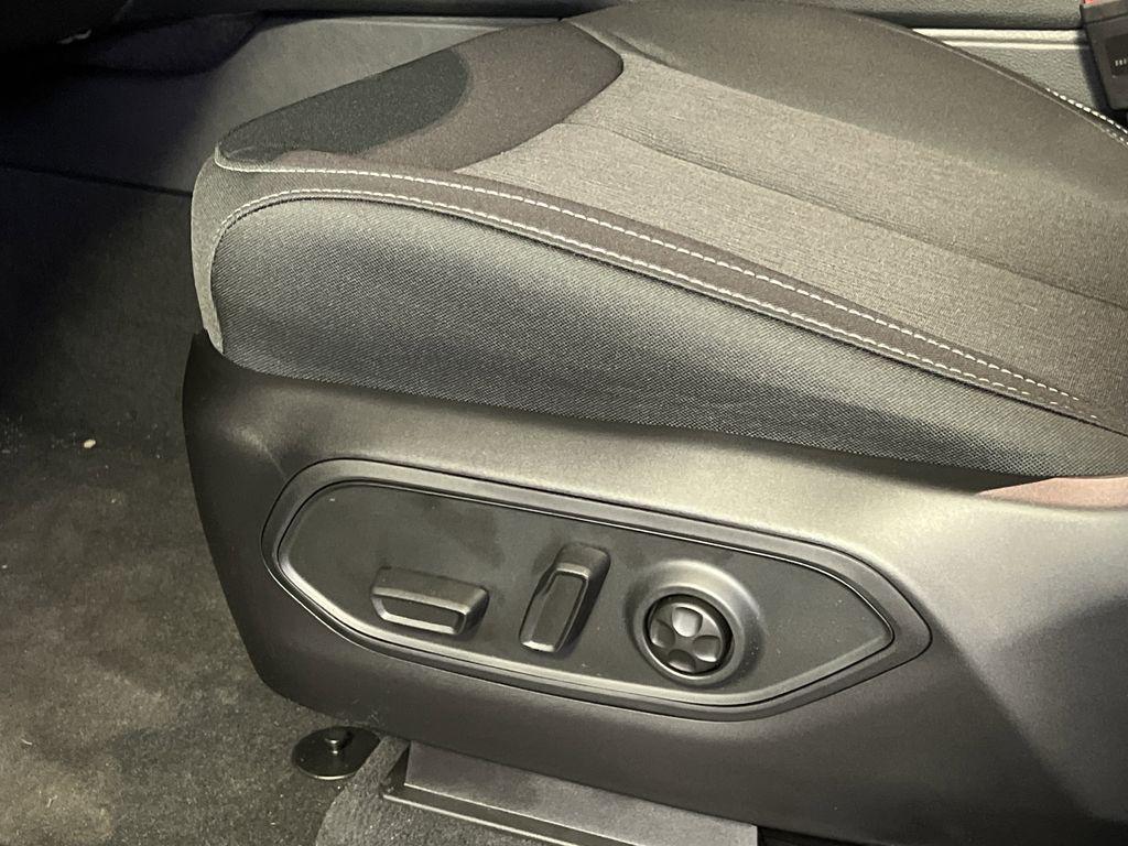 new 2025 Jeep Grand Cherokee car, priced at $38,544
