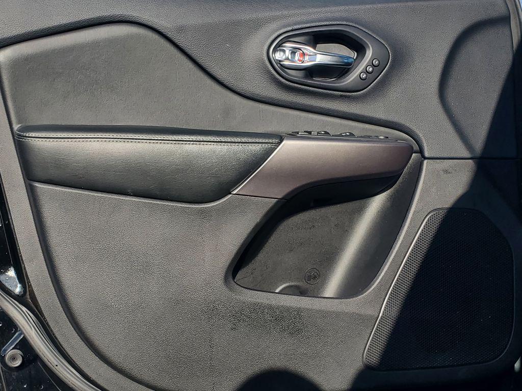 used 2019 Jeep Cherokee car, priced at $17,484