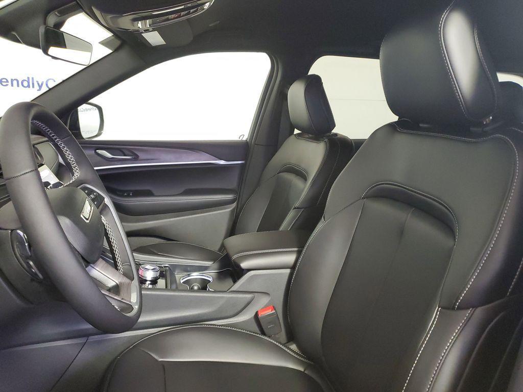 new 2025 Jeep Grand Cherokee car, priced at $36,685