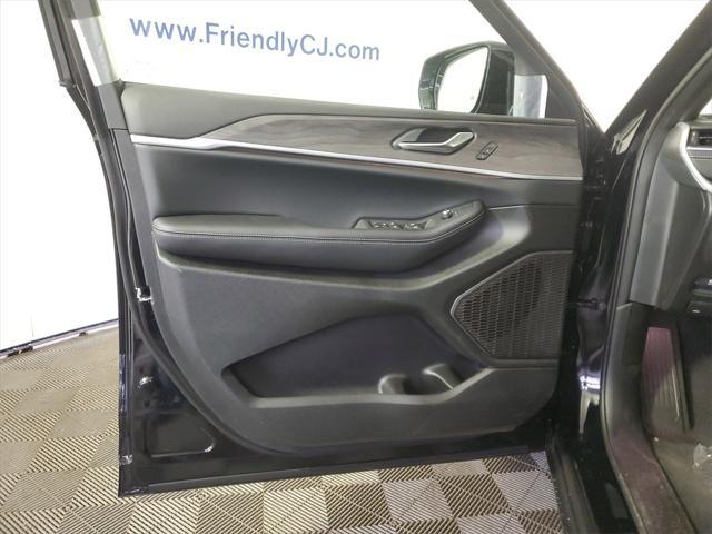 new 2025 Jeep Grand Cherokee car, priced at $41,355