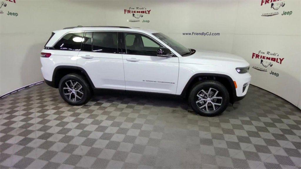 new 2025 Jeep Grand Cherokee car, priced at $42,096