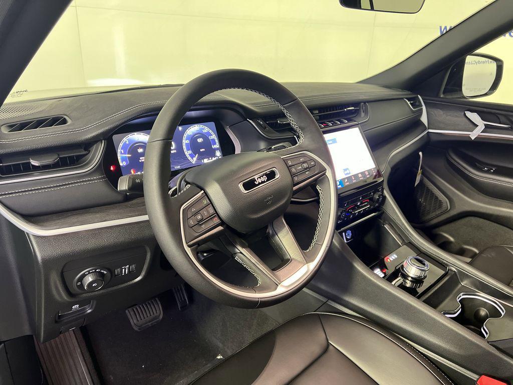 new 2025 Jeep Grand Cherokee L car, priced at $42,076