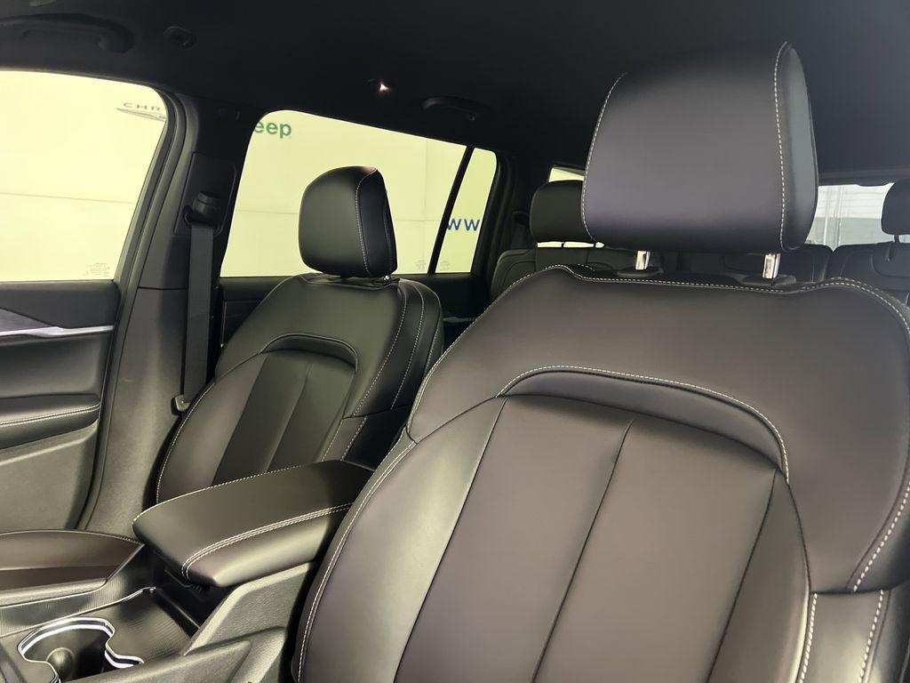 new 2025 Jeep Grand Cherokee L car, priced at $42,076