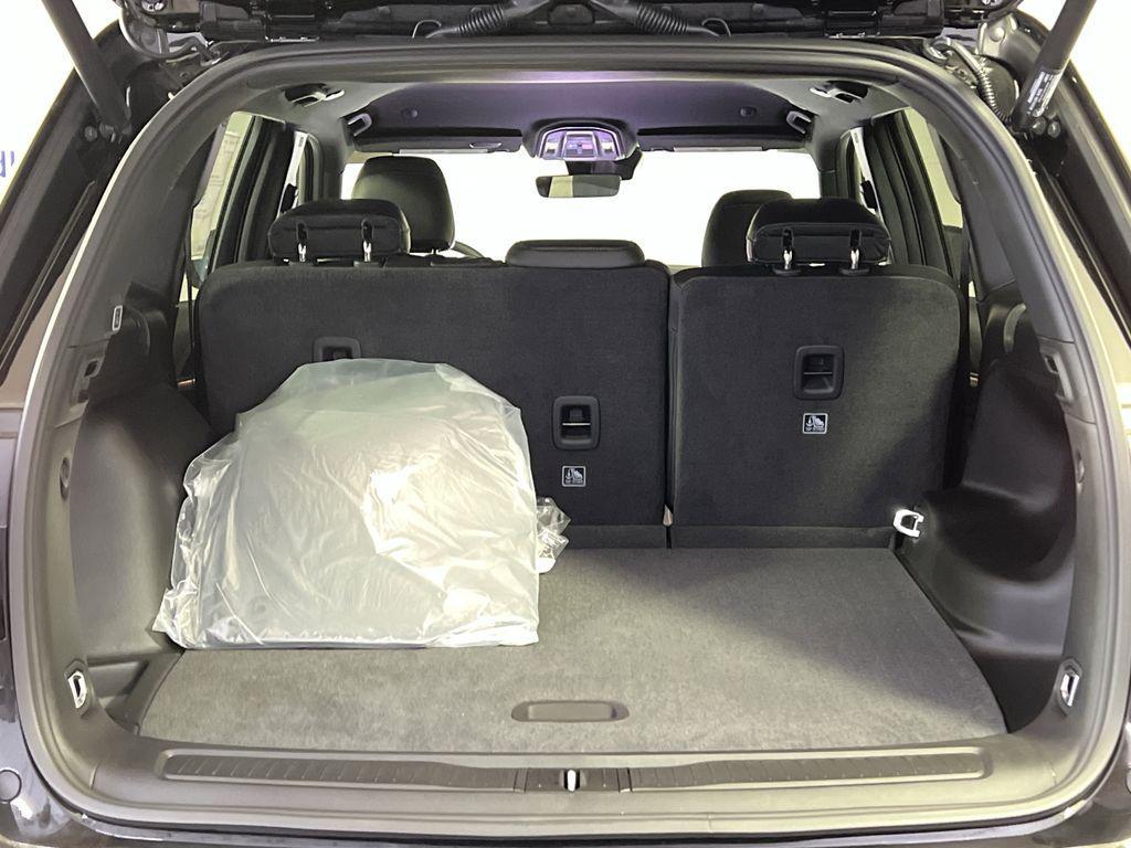 new 2025 Jeep Grand Cherokee car, priced at $40,974