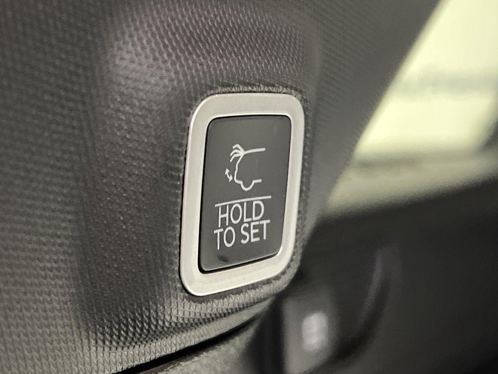 new 2025 Jeep Grand Cherokee car, priced at $40,974