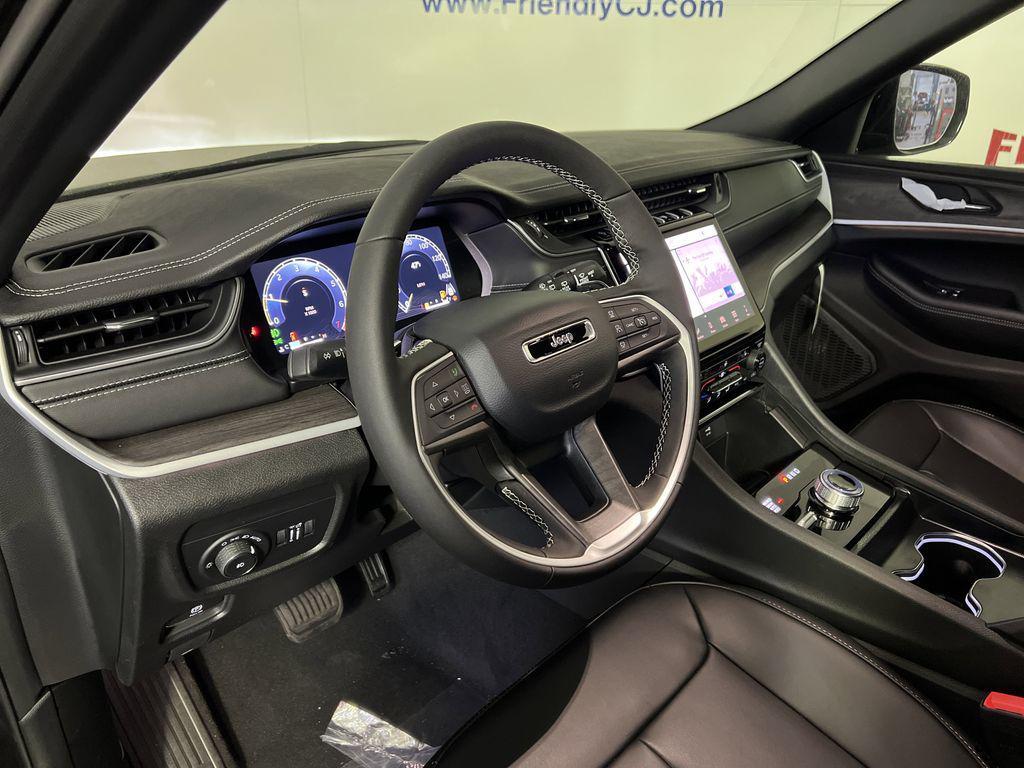 new 2025 Jeep Grand Cherokee car, priced at $40,974