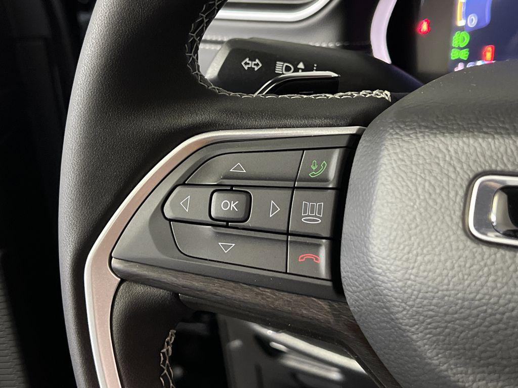 new 2025 Jeep Grand Cherokee car, priced at $40,974