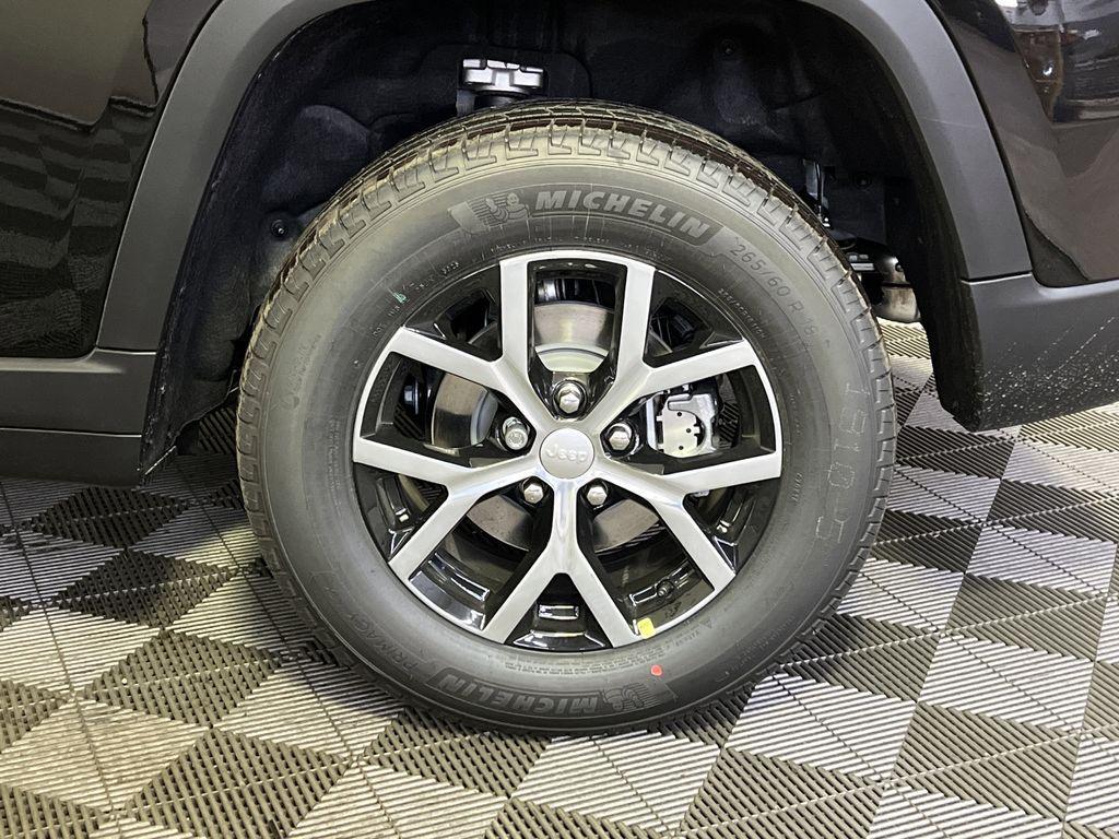 new 2025 Jeep Grand Cherokee car, priced at $40,974