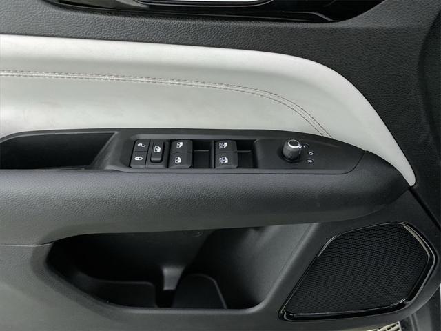 new 2025 Jeep Compass car, priced at $30,585