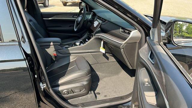 new 2025 Jeep Grand Cherokee car, priced at $42,605