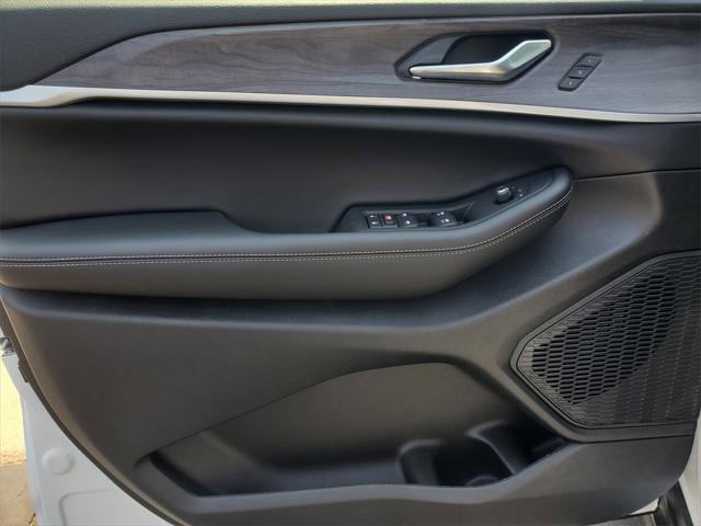 new 2025 Jeep Grand Cherokee car, priced at $43,176
