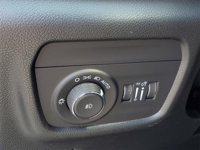 new 2025 Jeep Grand Cherokee car, priced at $43,176