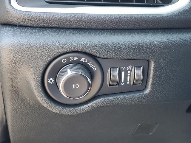 new 2025 Chrysler Pacifica car, priced at $39,327
