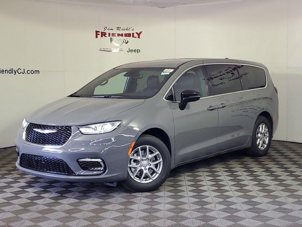 new 2025 Chrysler Pacifica car, priced at $39,770